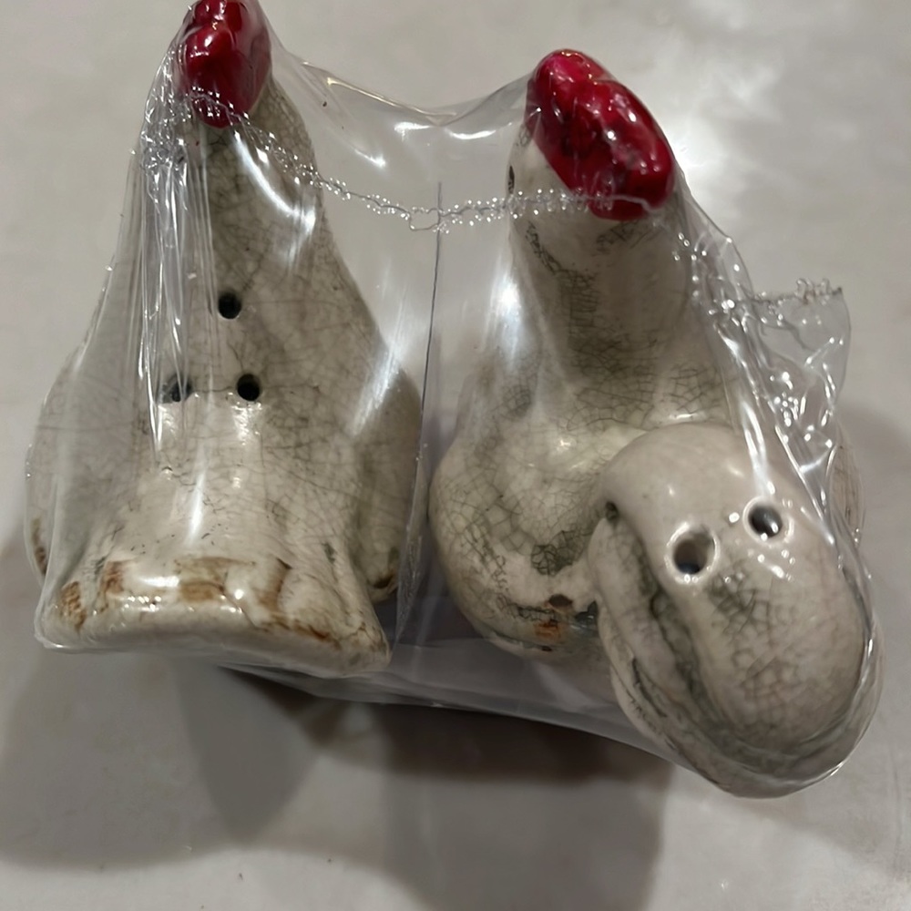 Hen & Rooster Salt and Pepper Shakers/Transpac/NWT - Picture 4 of 5